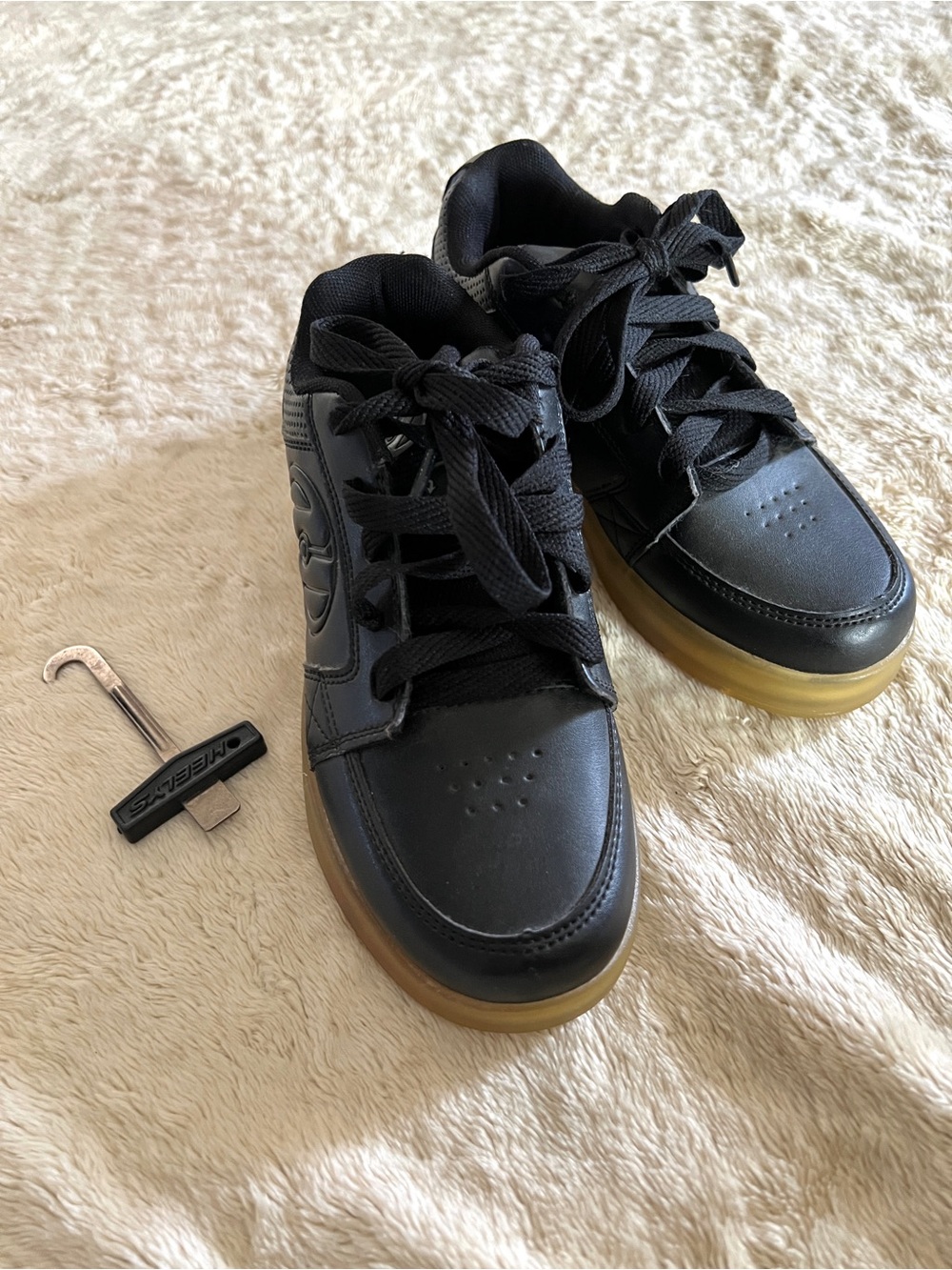 HEELY'S Boy's Black & Gray Skate Sneakers Size 3Y